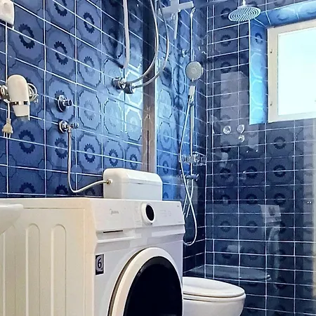 Pet Friendly In With Kitchen